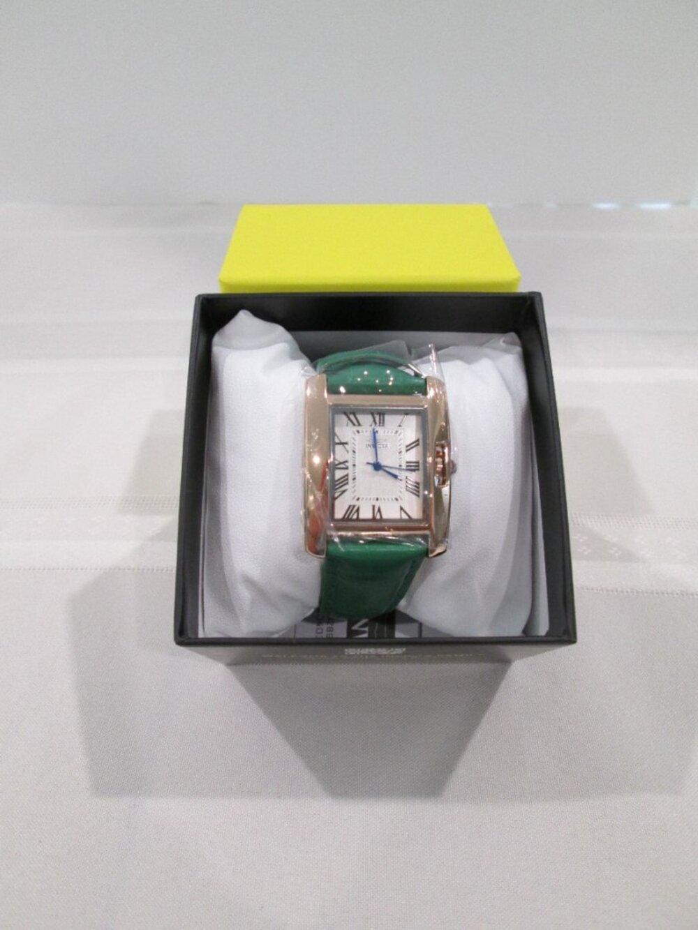 💚 Invicta Ladies’ Gold Tone & Green Adjustable Strap Watch NIB - Picture 6 of 7